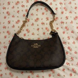 Teri Shoulder Bag In Signature Canvas